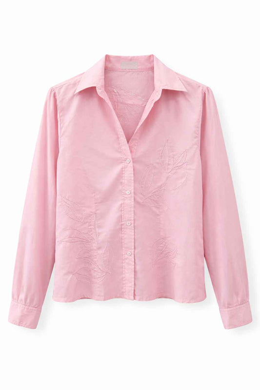 Camisa rosada con bordados Marca Steel Talla L Usado