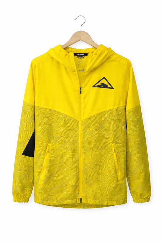 Chaqueta deportiva amarilla Marca NIKE Talla P Usado