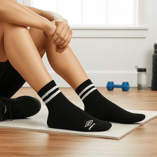 Medias deportivas Umbro negras con franjas blancas Nuevas