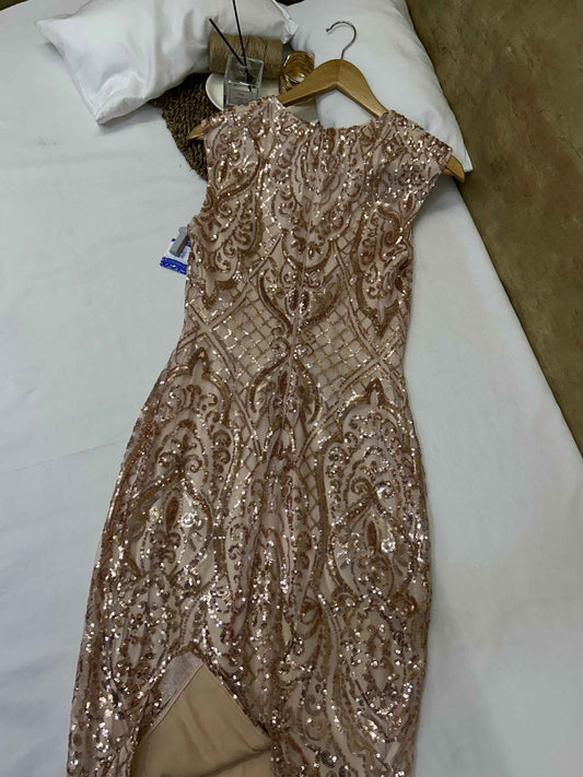 Vestido largo bordado Vince Camuto Talla S usado
