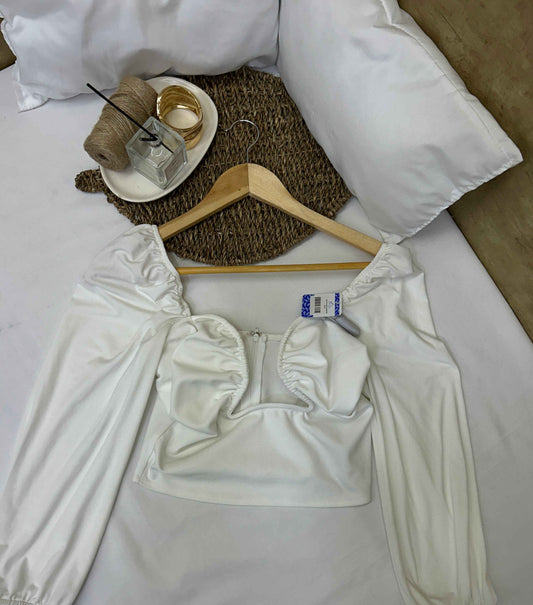 Blusa blanca satinada con mangas abullonadas Stradivarius Talla M usado