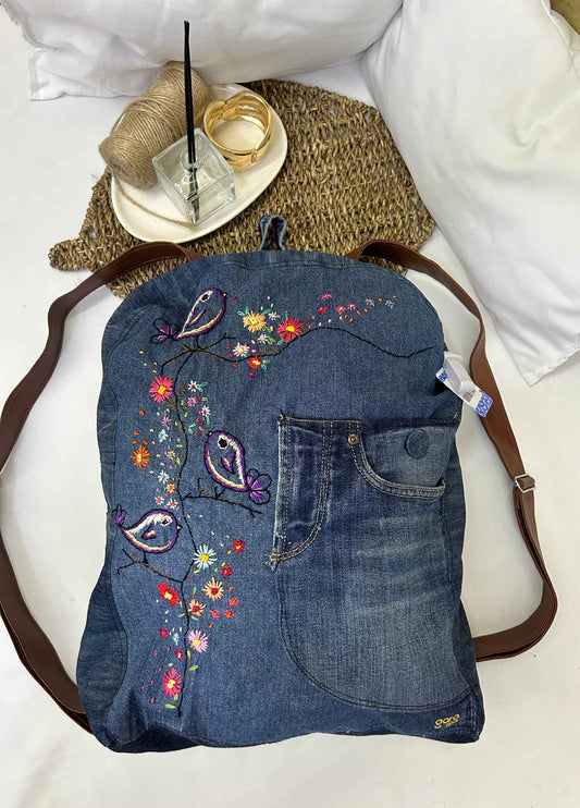 Mochila jean bordada GARA SA usado