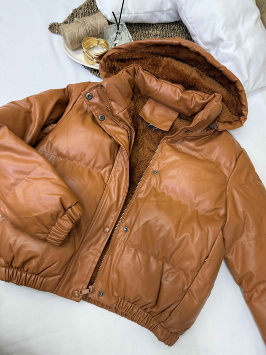 Chaqueta acolchada café con capucha Talla G Usado