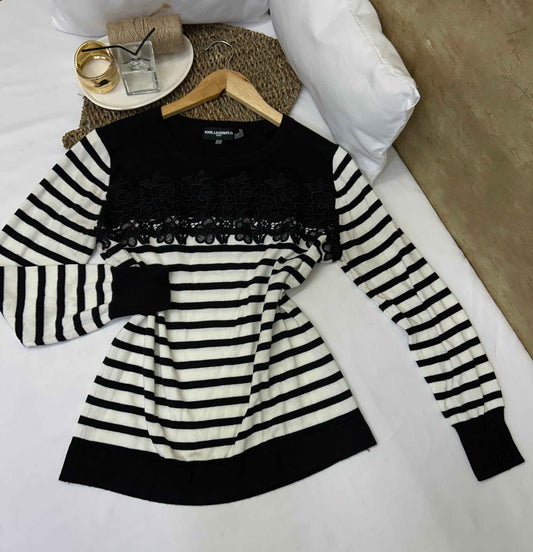 Suéter rayado blanco y negro Marca Karl Lagerfeld Talla S Usado