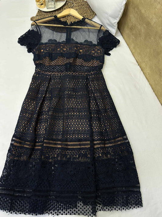 Vestido midi encaje negro Marca Few Moda Talla L Usado