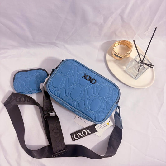 Cartera azul con strap negro XOXO Nueva con etiqueta