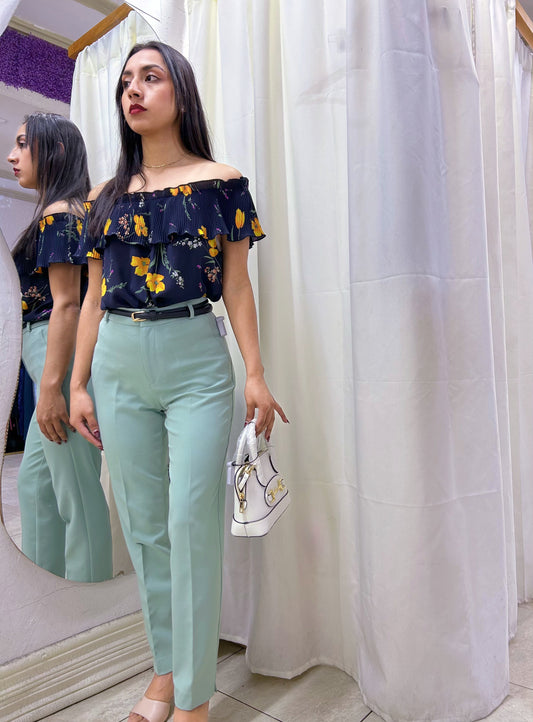 Outfit Floral & Mint – Blusa + Pantalón Stradivarius 36 + Cartera Forever 21 + Cinturón