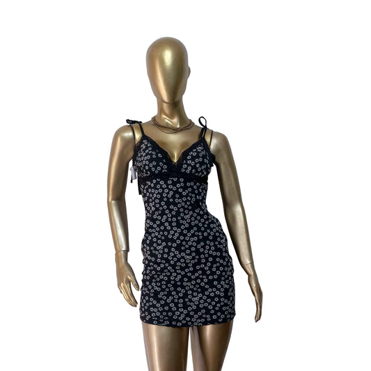 Vestido floral negro marca Forever 21 talla M nuevo