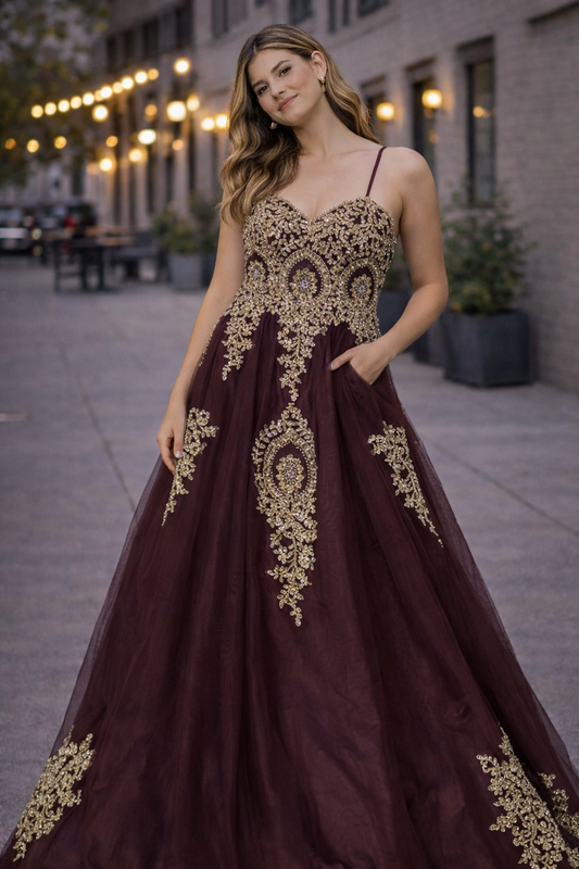 Vestido maxi de gala vino con bordado dorado TLC SAY YES  Talla 5 usado