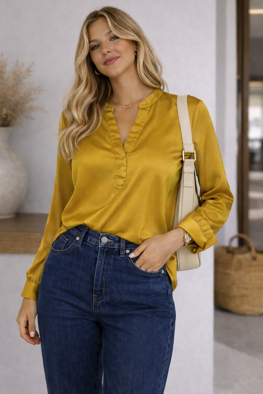 Blusa mostaza satinada Marca CAROLINA BELLE Talla S Usado