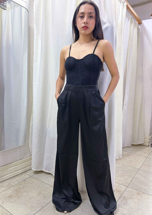 Enterizo negro satinado con corset Forever 21  Tallas S y M nuevo