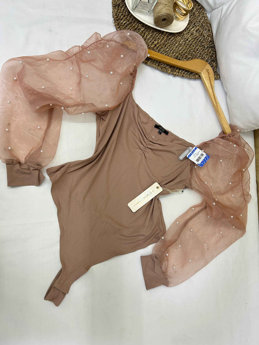Body asimétrico con mangas de tul perla IRIS Talla L nuevo