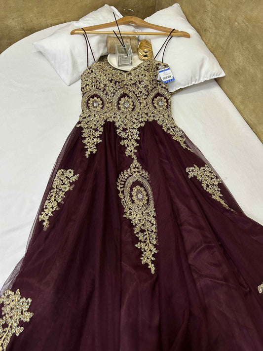 Vestido maxi de gala vino con bordado dorado TLC SAY YES  Talla 5 usado