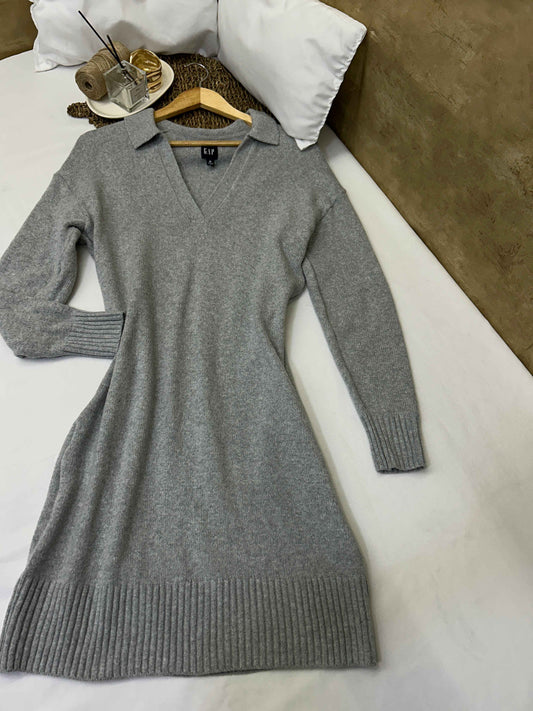 Vestido tejido gris clásico GAP Talla M usado
