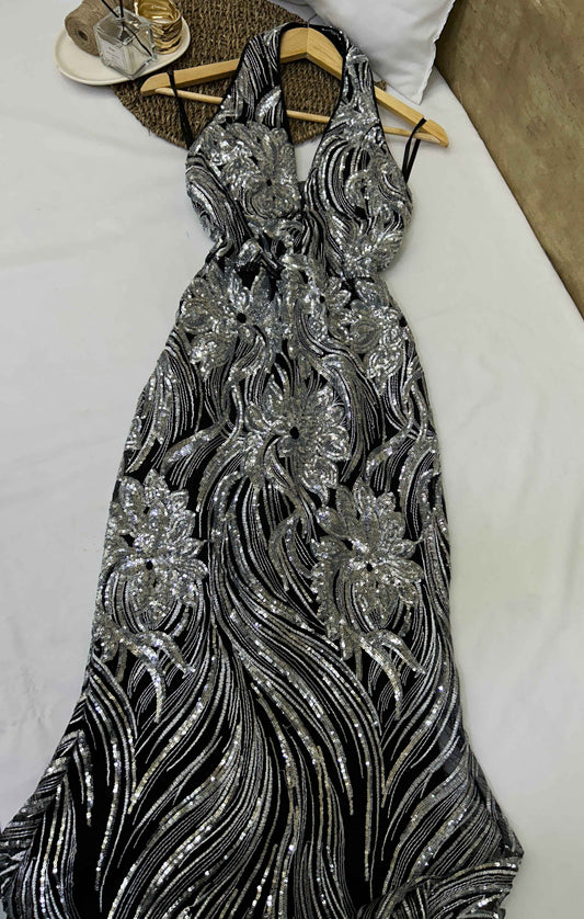 Vestido largo halter con lentejuelas plateadas Talla S usado