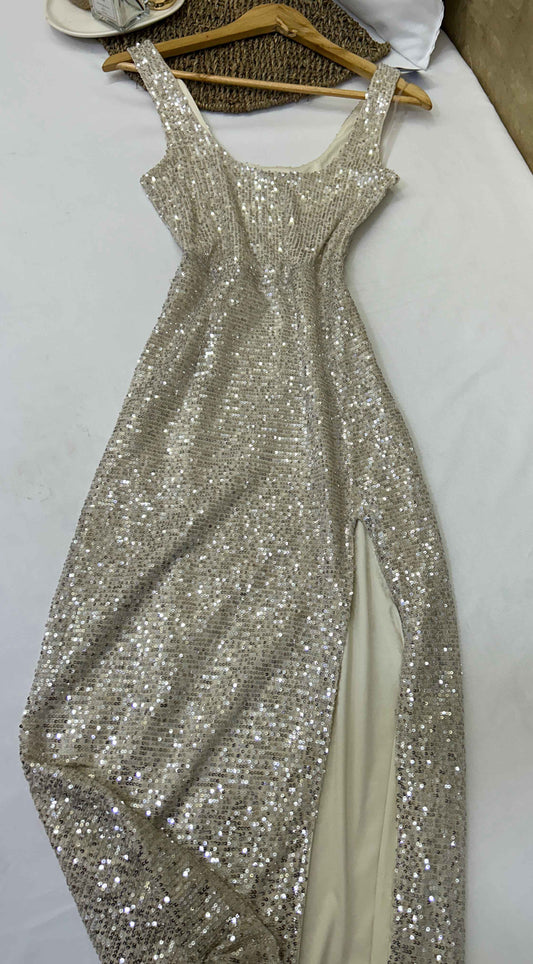 Vestido largo con lentejuelas champagne Fashion Nova Talla S usado