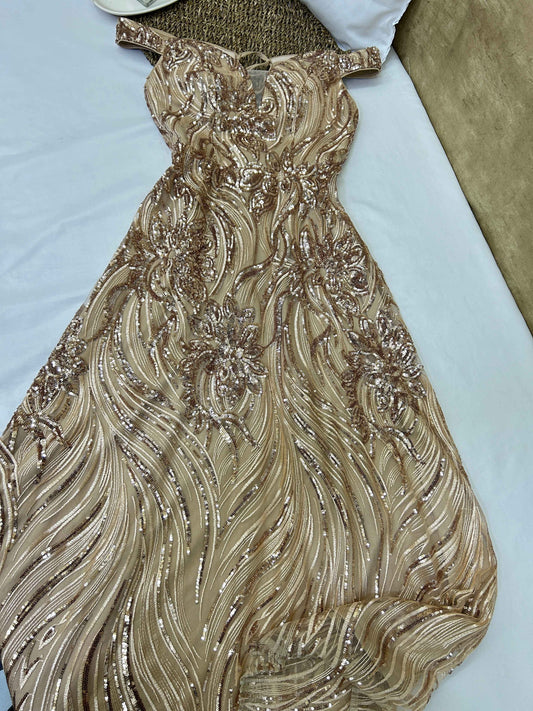 Vestido largo dorado bordado FAERIESTY Talla M usado