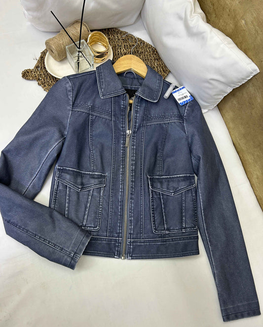 Chaqueta tipo cuerina azul oscuro CollectionB Talla XS usado