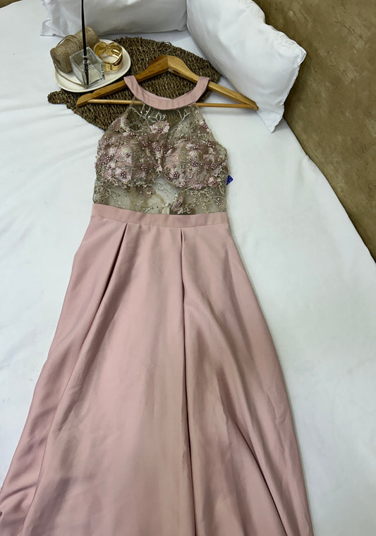 Vestido maxi rosa con encaje floral talla M usado