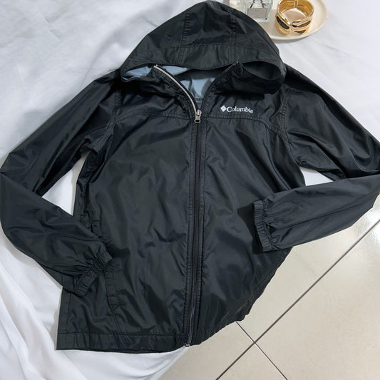 Casaca rompevientos Columbia Negra Talla M Usada
