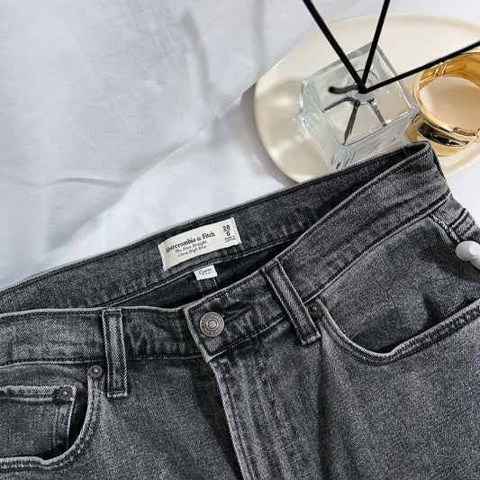 Jean Abercrombie & Fitch Slim Straight Ultra High Rise Gris Talla 28/6 Mujer Usado
