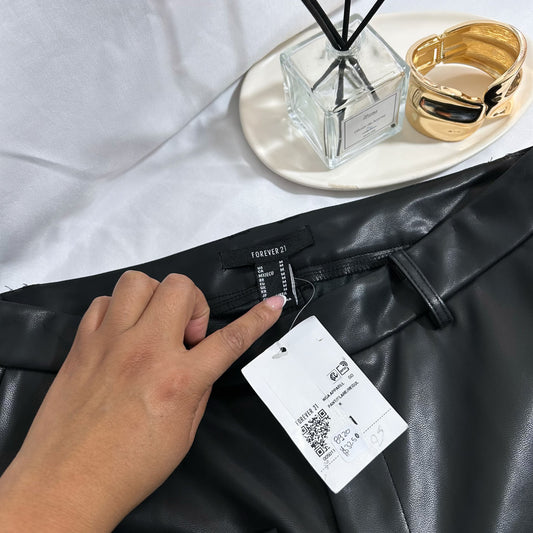 Pantalón Flare de Cuerina Forever 21 Negro Talla M Mujer Nuevo con etiqueta