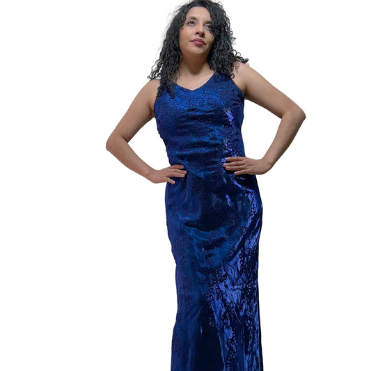 Vestido Largo Satén Bordado Tonalidad Morada/Azul Usado