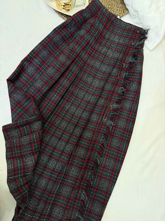 Falda de tela tipo tweed a cuadros Talla M Usado