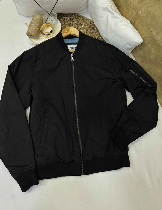 Chaqueta tipo bomber negra Old Navy Hombre Talla M Usado