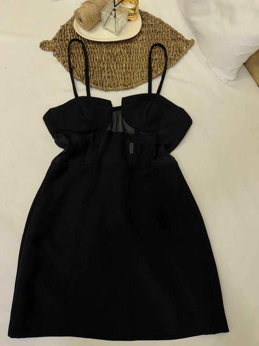 Vestido negro tirantes estructurado Marca ZARA Talla M Usado