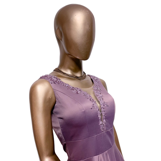 Vestido de Gala Maxi Lila Satinado con Bordado Usado