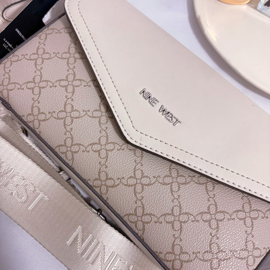 Cartera cruzada beige marca Nine West nueva con etiqueta