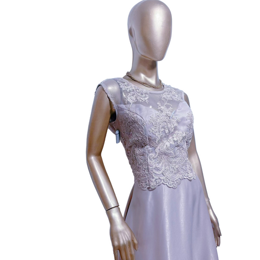 Vestido Palo Rosa Satinado con Encaje y Falda Asimétrica Talla Grande Usado