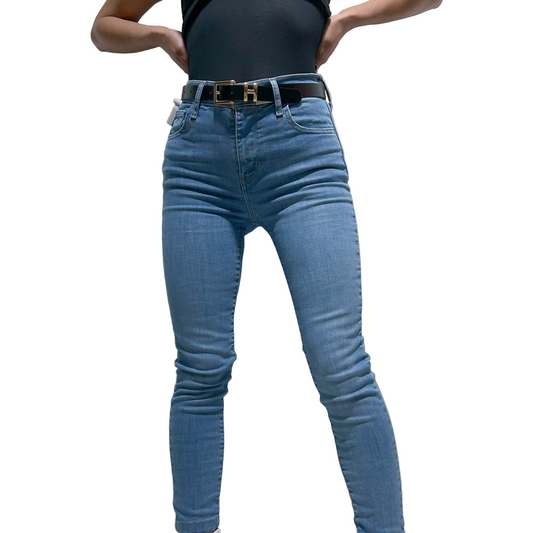 Jean skinny azul claro marca Levi’s talla 25 usado