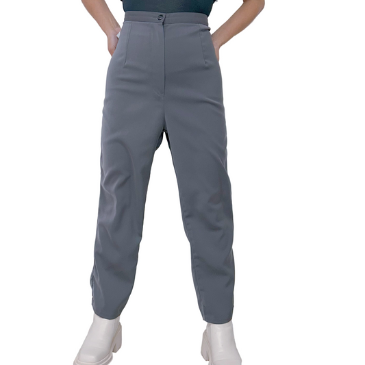 Pantalón satinado gris usado