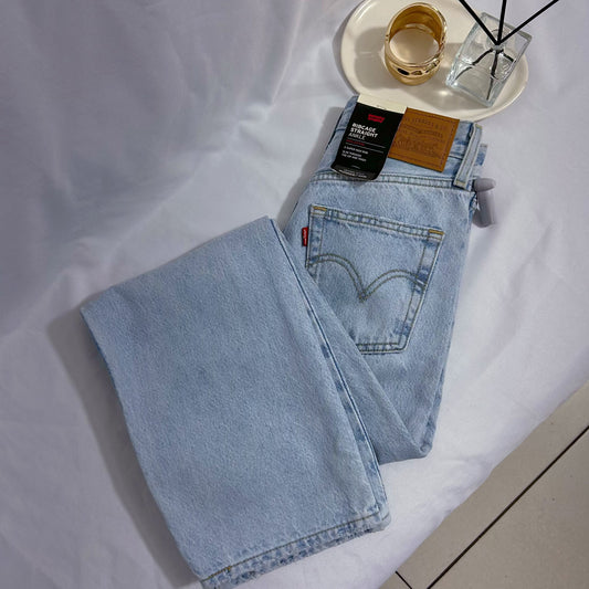 Jean celeste claro Levi’s talla 23x27 nuevo con etiqueta