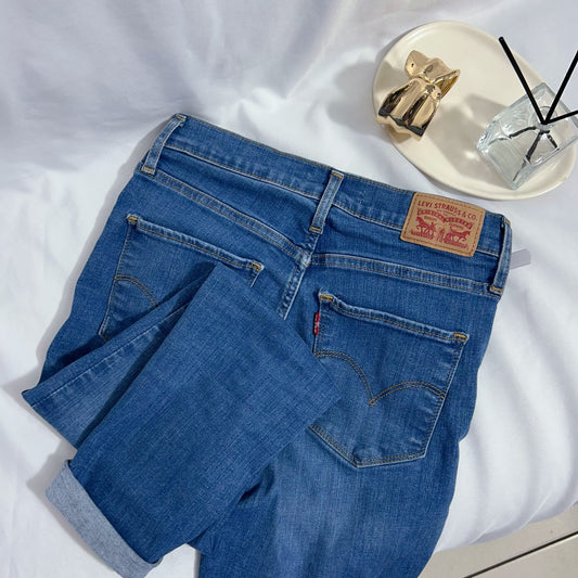 Jean clásico azul medio marca Levi’s talla 25 usado