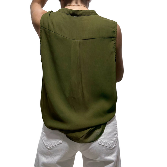 Blusa verde oliva Tommy Hilfiger con volantes frontales Talla L usado