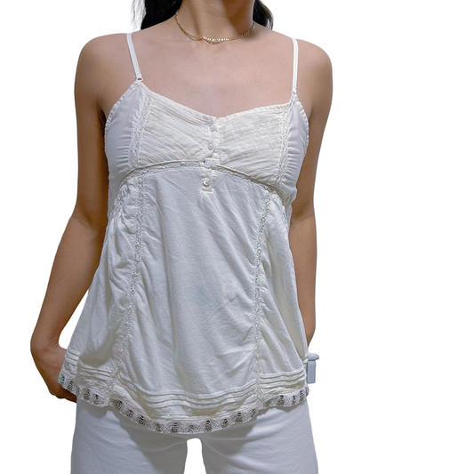 Blusa beige con tirantes finos y encaje decorativo Aeropostale Talla M usado