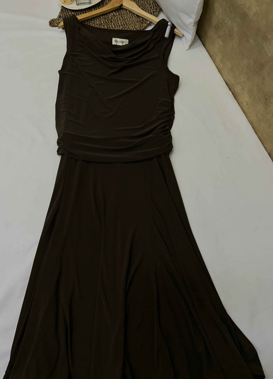 Vestido largo chocolate oscuro Marca Studio L Talla M Usado