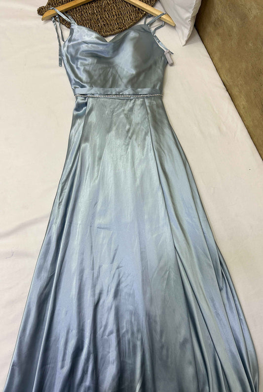 Vestido largo satinado celeste Talla S Usado