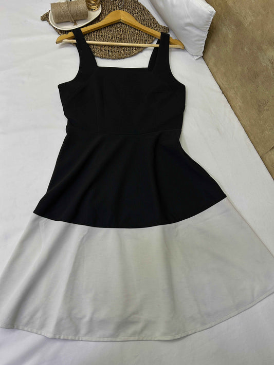 Vestido midi bicolor negro y blanco Marca Worthington Talla 10 Usado
