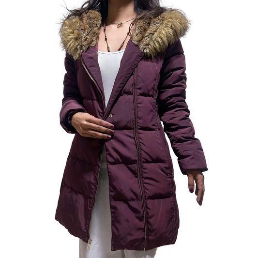 Abrigo acolchado Cole Haan vino con capucha de peluche Talla S usado