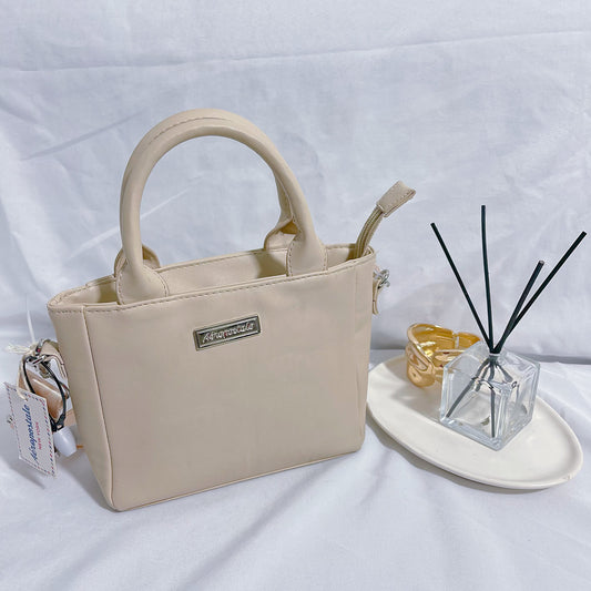 Cartera beige Aeropostale Nueva con etiqueta