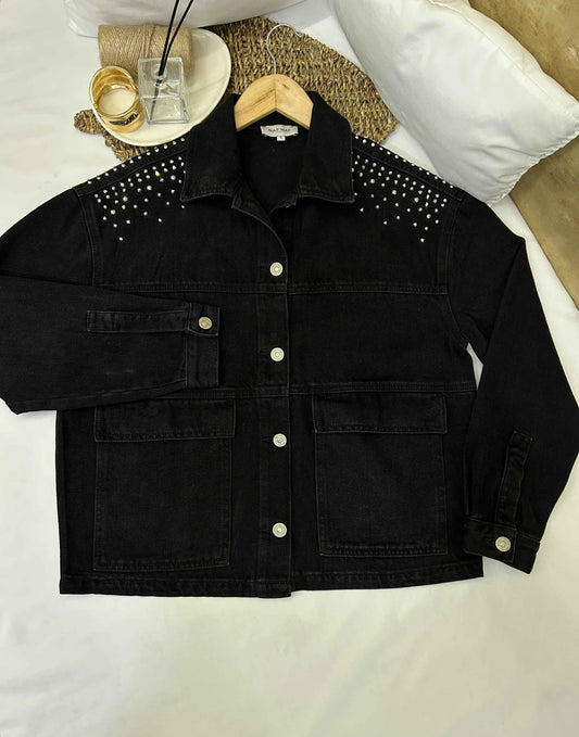 Chaqueta negra con tachas Marca Naf Naf Talla S Usado