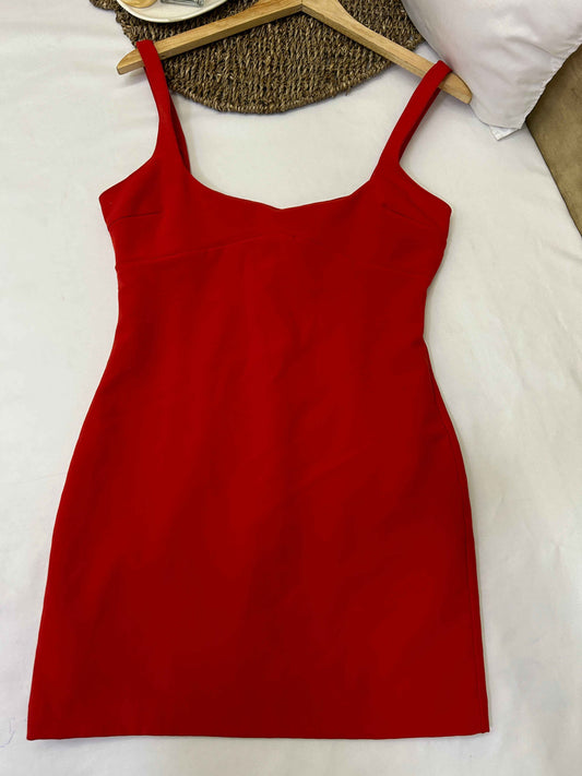 Vestido corto rojizo ajustado Marca ZARA Talla L Usado