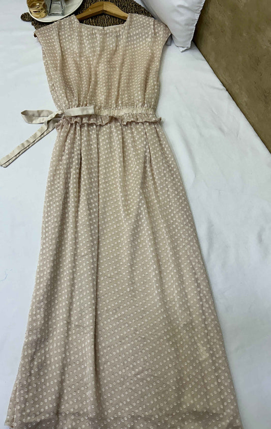Vestido largo beige con textura Marca ZARA Talla S Usado