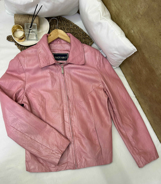 Chaqueta rosada tipo cuero Marca Saguaro Talla L Usado