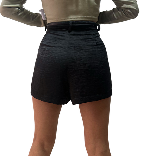 Short negro estilo cargo Maimara Talla P usado