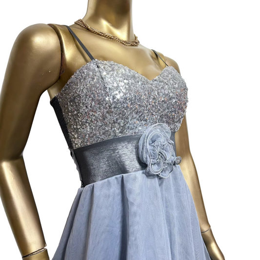 Vestido corto celeste marca Emporium Magest usado